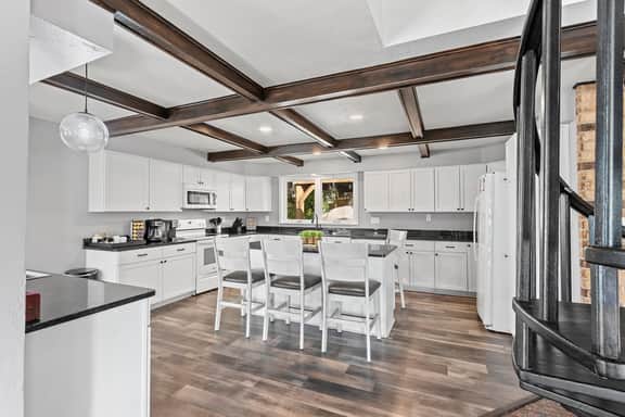 Pine Terrace - Image 4